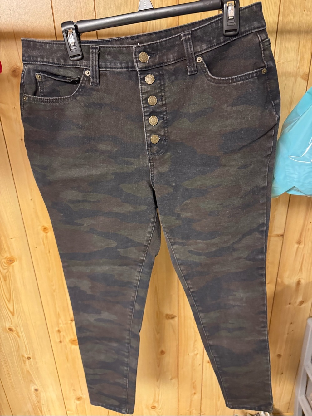 Time and Tru Women's Camo Skinny Jeans in Dark Green/Black